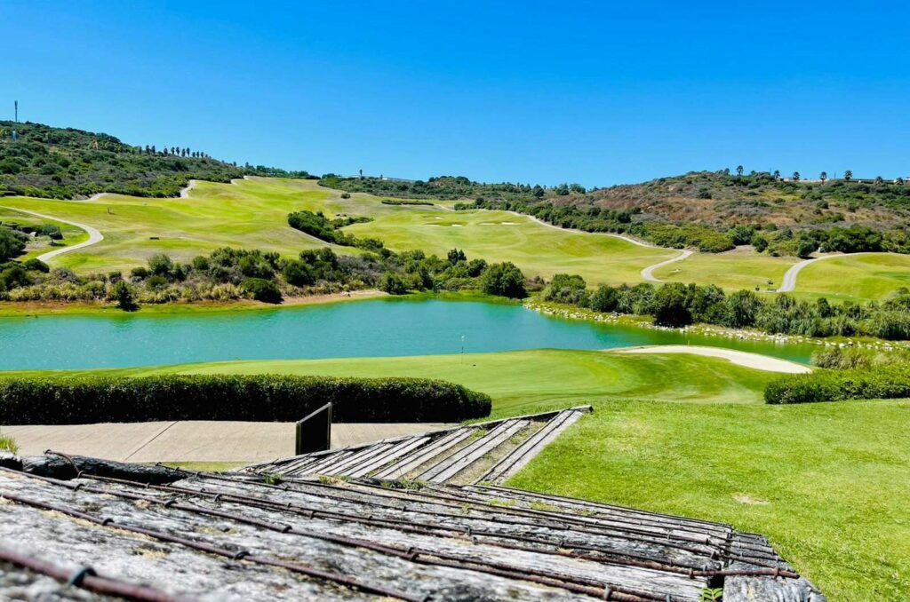 https://golftravelpeople.com/wp-content/uploads/2019/04/Alcaidesa-la-Hacienda-Heathland-3-1024x678.jpg