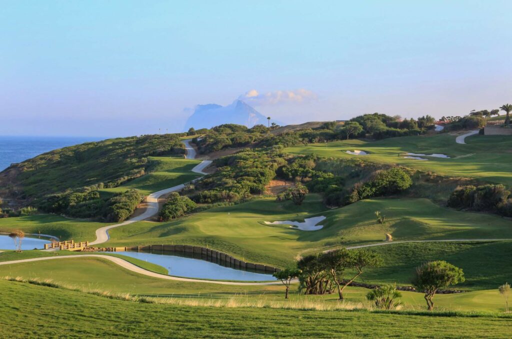 https://golftravelpeople.com/wp-content/uploads/2019/04/Alcaidesa-la-Hacienda-Links-13-1024x678.jpg