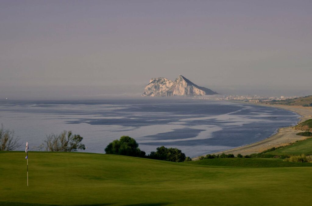 https://golftravelpeople.com/wp-content/uploads/2019/04/Alcaidesa-la-Hacienda-Links-4-1024x678.jpg