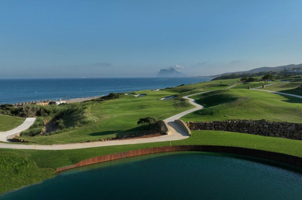 https://golftravelpeople.com/wp-content/uploads/2019/04/Alcaidesa-la-Hacienda-Links-7-1024x678.jpg