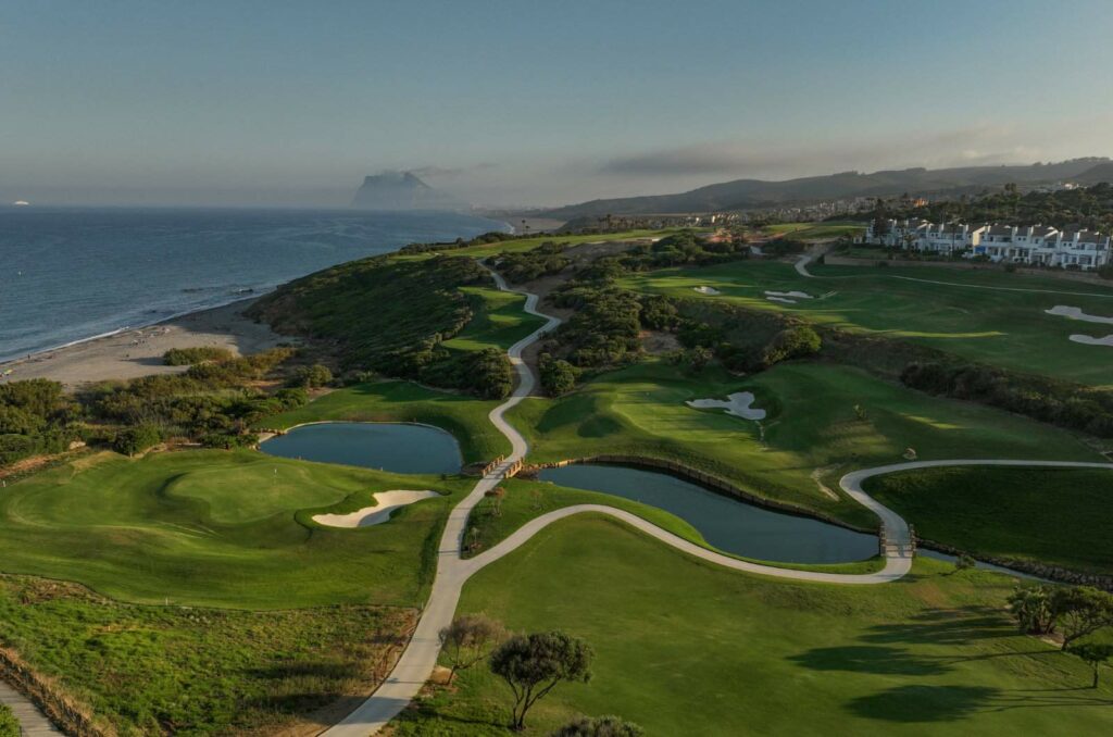 https://golftravelpeople.com/wp-content/uploads/2019/04/Alcaidesa-la-Hacienda-Links-8-1024x678.jpg