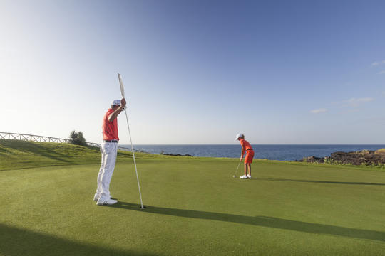 https://golftravelpeople.com/wp-content/uploads/2019/04/Amarilla-Golf-Tenerife-4.jpg