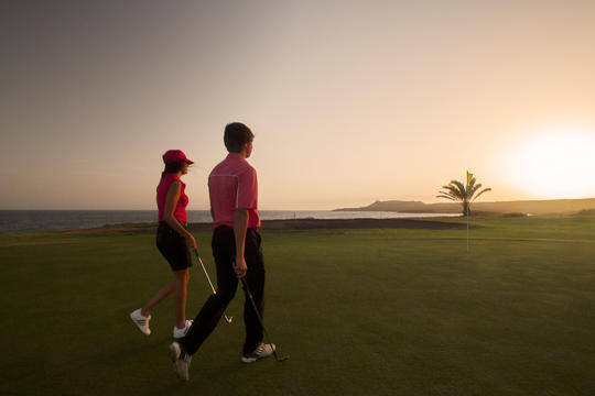 https://golftravelpeople.com/wp-content/uploads/2019/04/Amarilla-Golf-Tenerife-6.jpg