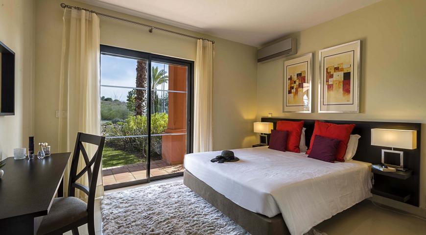 https://golftravelpeople.com/wp-content/uploads/2019/04/Amendoeira-Resort-2-bedroom-apartment-with-mezzanine-1.jpg