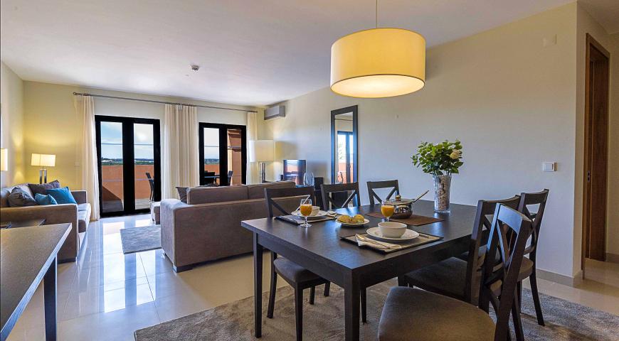https://golftravelpeople.com/wp-content/uploads/2019/04/Amendoeira-Resort-2-bedroom-apartment-with-mezzanine-2.jpg