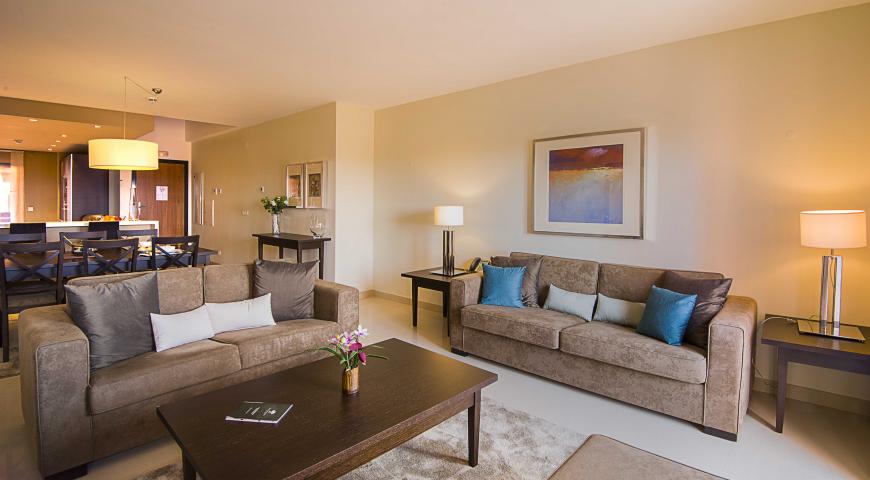 https://golftravelpeople.com/wp-content/uploads/2019/04/Amendoeira-Resort-2-bedroom-apartment-with-mezzanine-3.jpg