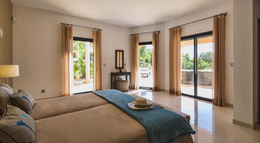 https://golftravelpeople.com/wp-content/uploads/2019/04/Amendoeira-Resort-4-bedroom-superior-villa-2.jpg