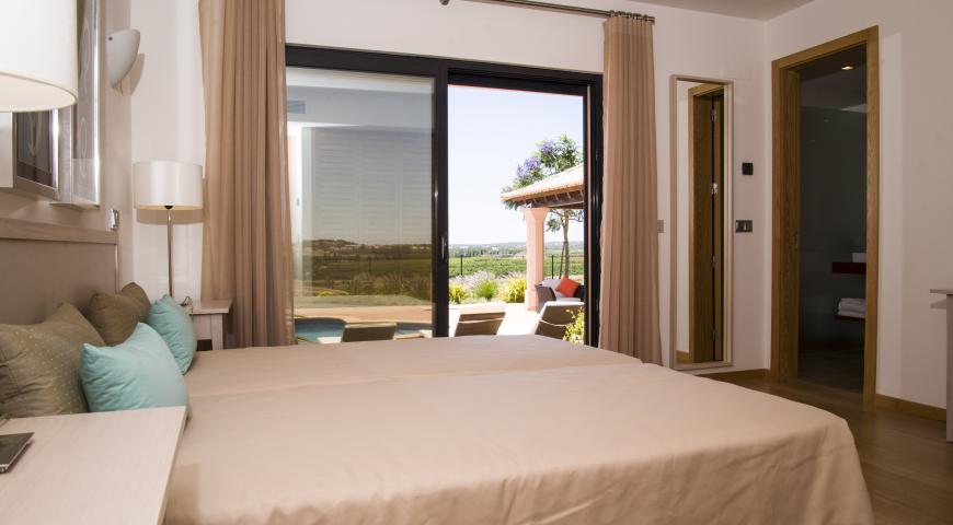https://golftravelpeople.com/wp-content/uploads/2019/04/Amendoeira-Resort-5-bedroom-superior-villa.jpg