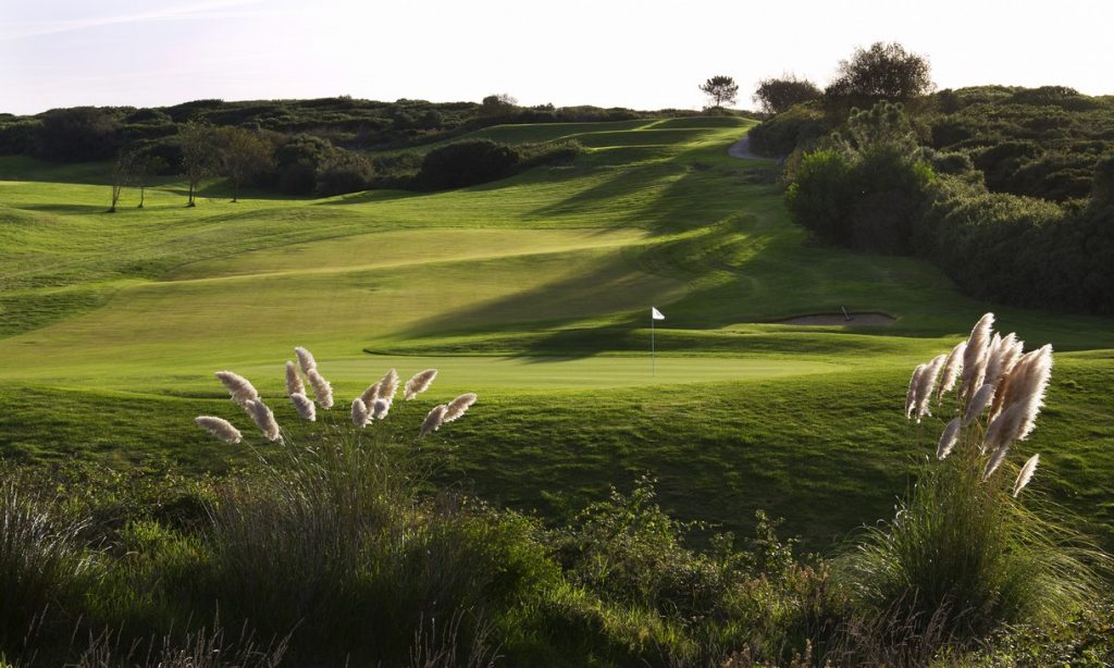 https://golftravelpeople.com/wp-content/uploads/2019/04/Belas-Golf-Club-Lisbon-2-1024x614.jpg
