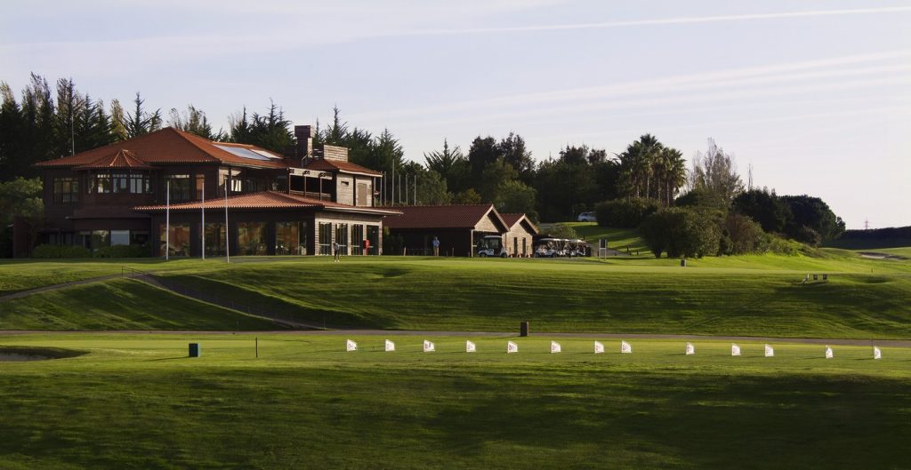 https://golftravelpeople.com/wp-content/uploads/2019/04/Belas-Golf-Club-Lisbon-4-1024x529.jpg