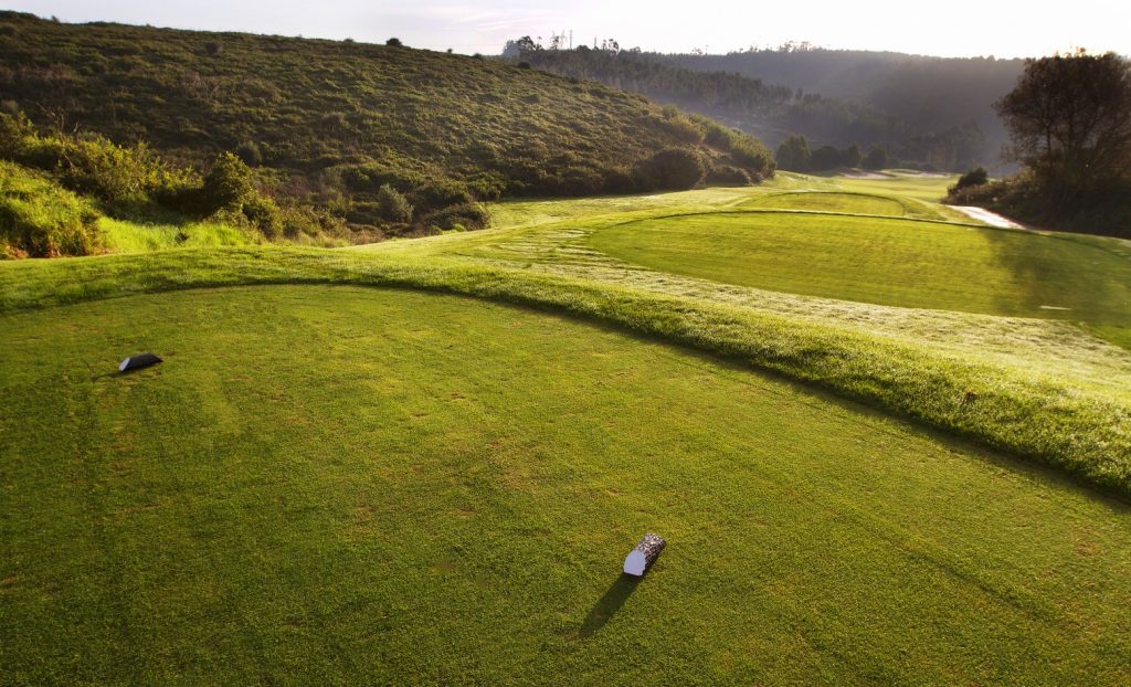 https://golftravelpeople.com/wp-content/uploads/2019/04/Belas-Golf-Club-Lisbon-5-1024x622.jpg
