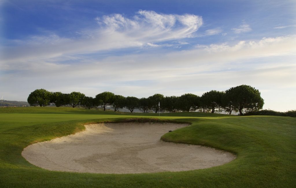 https://golftravelpeople.com/wp-content/uploads/2019/04/Belas-Golf-Club-Lisbon-6-1024x649.jpg