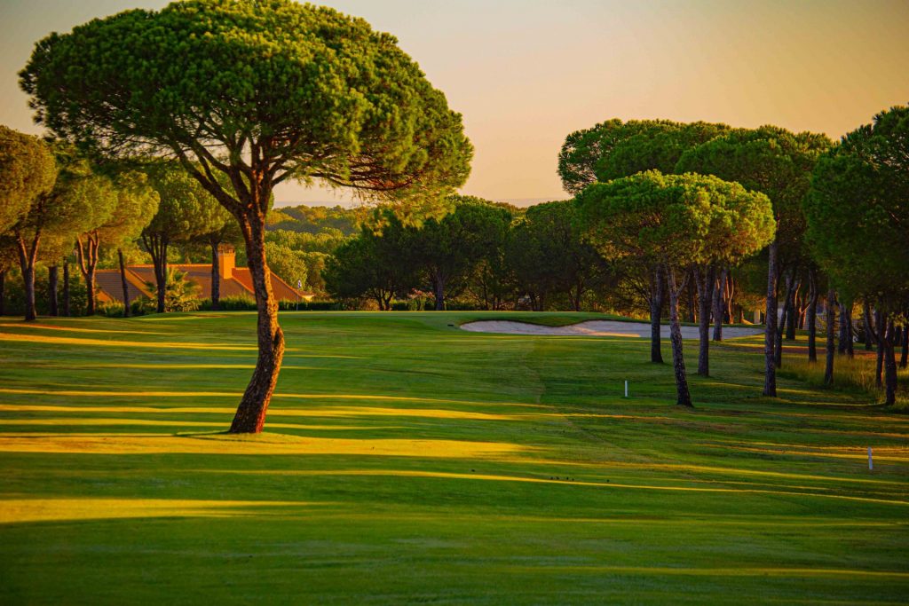 https://golftravelpeople.com/wp-content/uploads/2019/04/Bellavista-Golf-Club-Huelva-Costa-de-la-Luz-Spain-2-1024x683.jpg