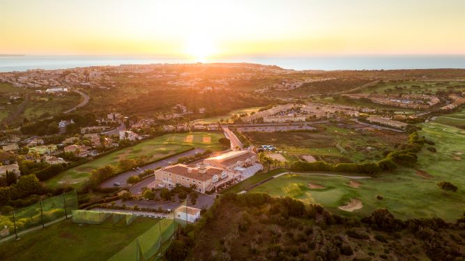 https://golftravelpeople.com/wp-content/uploads/2019/04/Boavista-Golf-Club-Lagos-Algarve-Portugal-14.jpg