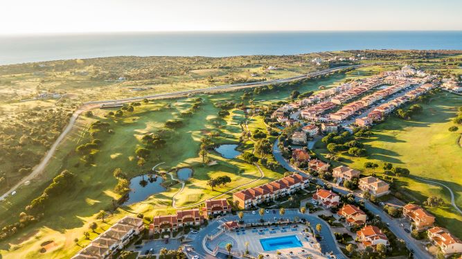https://golftravelpeople.com/wp-content/uploads/2019/04/Boavista-Golf-Club-Lagos-Algarve-Portugal-17.jpg