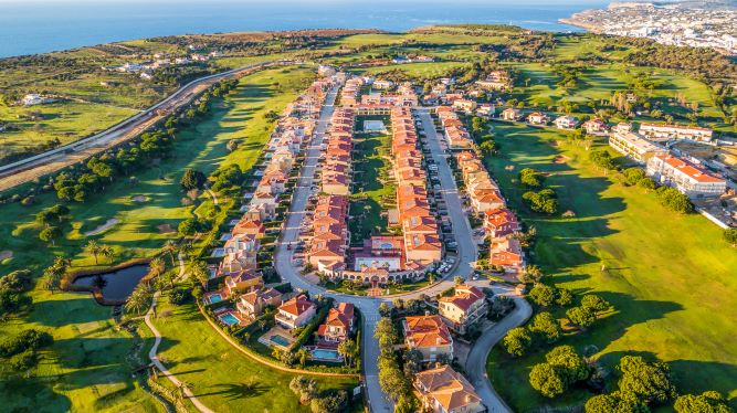https://golftravelpeople.com/wp-content/uploads/2019/04/Boavista-Golf-Club-Lagos-Algarve-Portugal-18.jpg