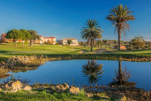 https://golftravelpeople.com/wp-content/uploads/2019/04/Boavista-Golf-Club-Lagos-Algarve-Portugal-5.jpg