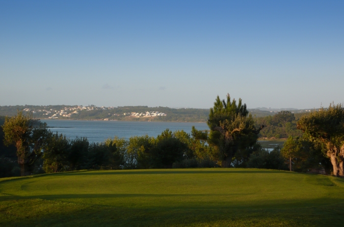 https://golftravelpeople.com/wp-content/uploads/2019/04/Bom-Sucesso-Resort-Golf-Course-Obidos-Portugal-5.jpg