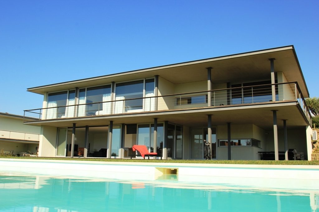 https://golftravelpeople.com/wp-content/uploads/2019/04/Bom-Sucesso-Resort-Townhouse-Villa-Apartment-Obidos-Portugal-20-1024x683.jpg