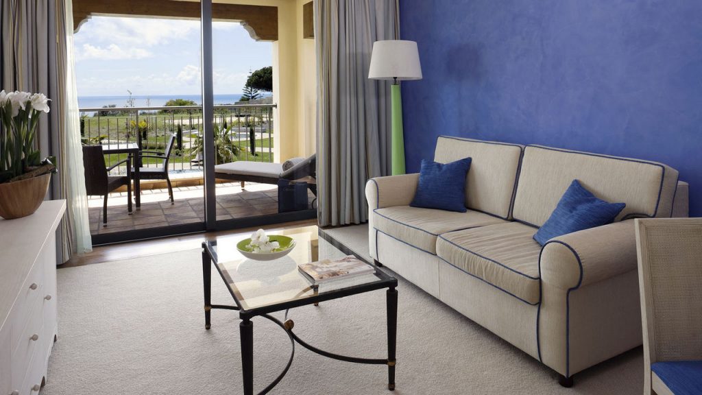 https://golftravelpeople.com/wp-content/uploads/2019/04/Cascade-Resort-Algarve-Bedrooms-Apartments-Villas-15-1024x576.jpg