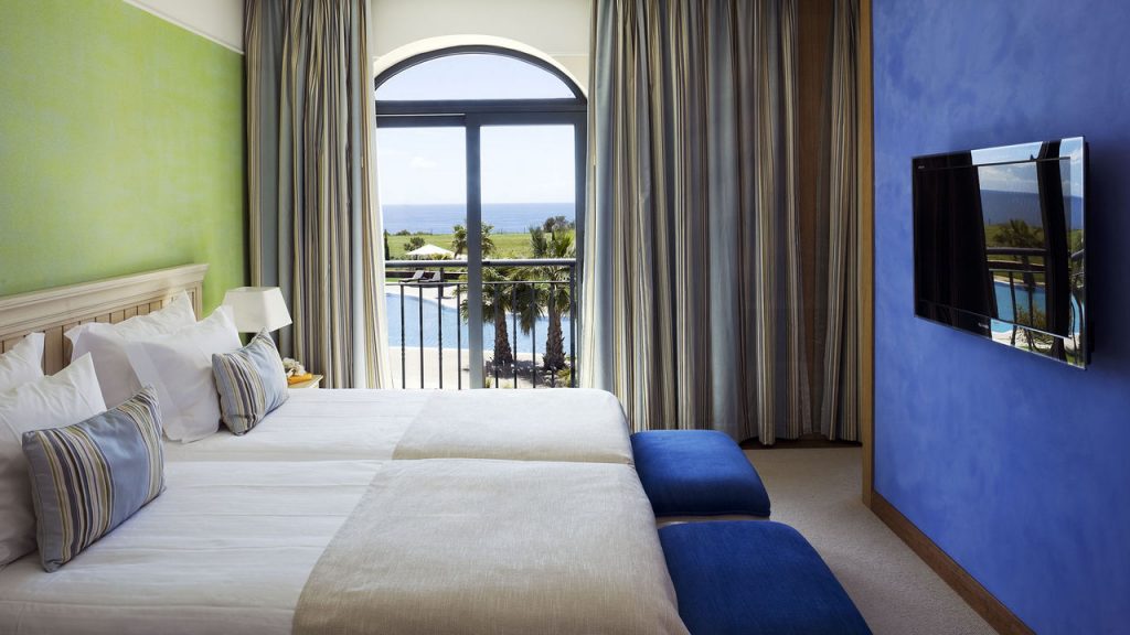 https://golftravelpeople.com/wp-content/uploads/2019/04/Cascade-Resort-Algarve-Bedrooms-Apartments-Villas-2-1024x576.jpg