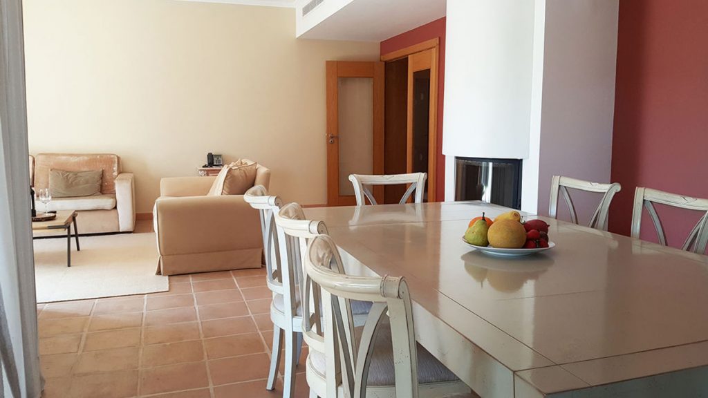 https://golftravelpeople.com/wp-content/uploads/2019/04/Cascade-Resort-Algarve-Bedrooms-Apartments-Villas-26-1024x576.jpg