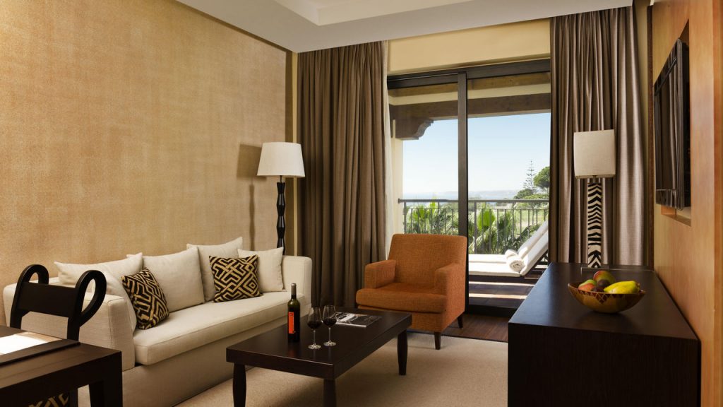 https://golftravelpeople.com/wp-content/uploads/2019/04/Cascade-Resort-Algarve-Bedrooms-Apartments-Villas-4-1024x576.jpg