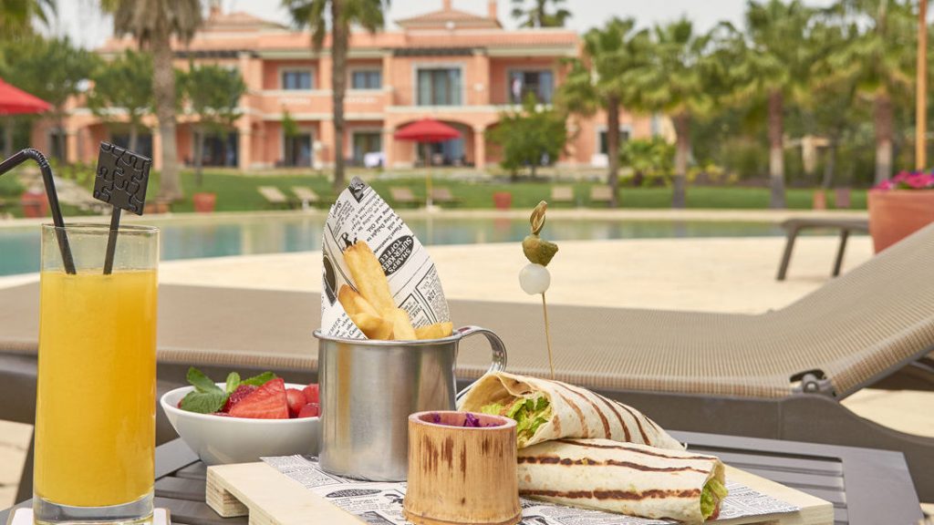 https://golftravelpeople.com/wp-content/uploads/2019/04/Cascade-Resort-Algarve-Restaurants-Food-Beverage-11-1024x576.jpg