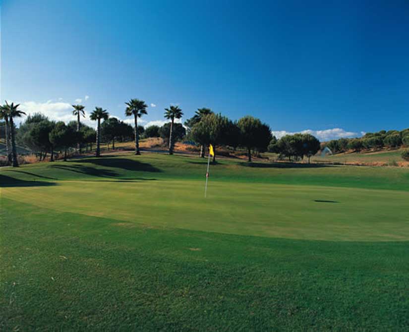 https://golftravelpeople.com/wp-content/uploads/2019/04/Castro-Marim-Golf-Club-10.jpg