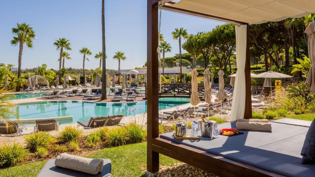 https://golftravelpeople.com/wp-content/uploads/2019/04/Conrad-Algarve-Hotel-7.jpg