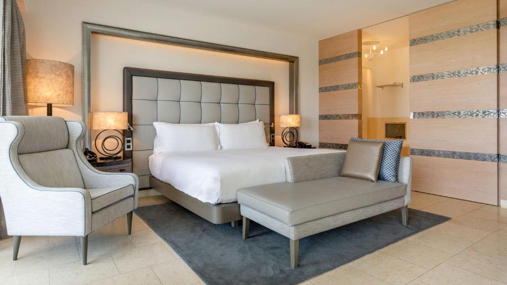 https://golftravelpeople.com/wp-content/uploads/2019/04/Conrad-Algarve-Hotel-Bedrooms-and-Suites-5.jpg
