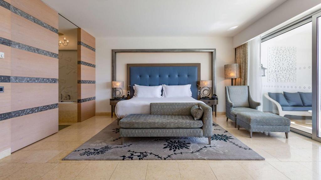 https://golftravelpeople.com/wp-content/uploads/2019/04/Conrad-Algarve-Hotel-Bedrooms-and-Suites-6.jpg