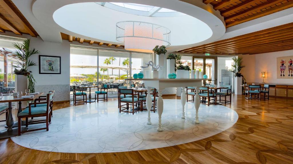 https://golftravelpeople.com/wp-content/uploads/2019/04/Conrad-Algarve-Hotel-Restaurants-and-Bars-12.jpg