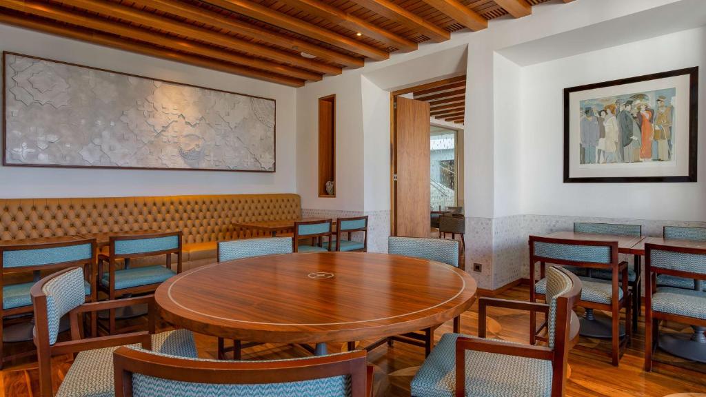 https://golftravelpeople.com/wp-content/uploads/2019/04/Conrad-Algarve-Hotel-Restaurants-and-Bars-14.jpg
