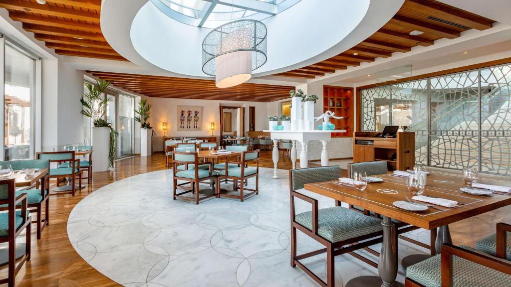 https://golftravelpeople.com/wp-content/uploads/2019/04/Conrad-Algarve-Hotel-Restaurants-and-Bars-15.jpg