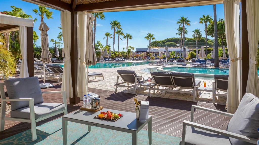 https://golftravelpeople.com/wp-content/uploads/2019/04/Conrad-Algarve-Hotel-Restaurants-and-Bars-7.jpg