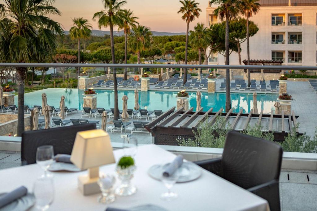 https://golftravelpeople.com/wp-content/uploads/2019/04/Conrad-Algarve-Hotel-Restaurants-and-Bars-9.jpg