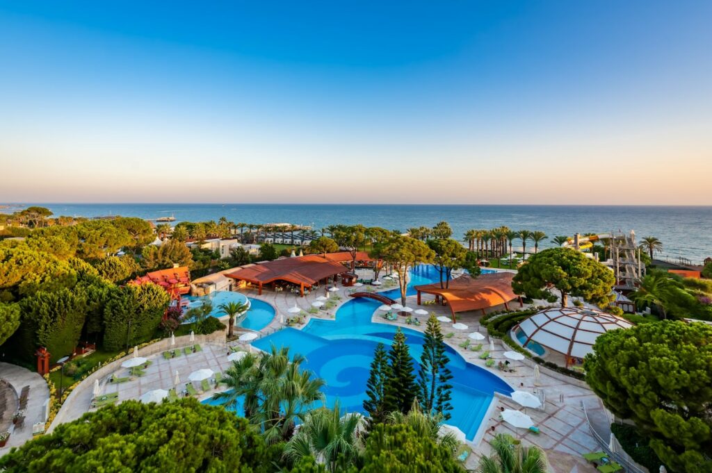 https://golftravelpeople.com/wp-content/uploads/2019/04/Cornelia-Deluxe-Hotel-Belek-Turkey-1-1024x681.jpg