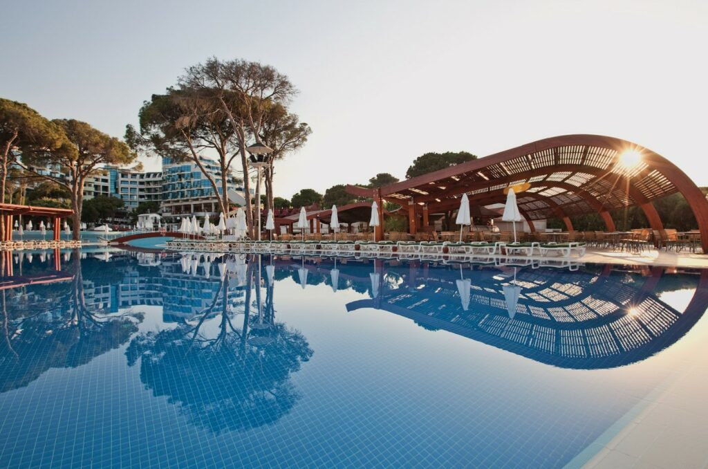 https://golftravelpeople.com/wp-content/uploads/2019/04/Cornelia-Deluxe-Hotel-Belek-Turkey-6-1024x678.jpg