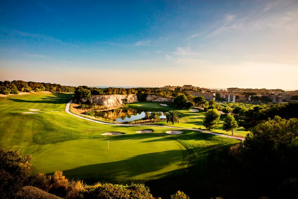 https://golftravelpeople.com/wp-content/uploads/2019/04/Costa-Daurada-Golf-Festival-15-1024x683.jpg