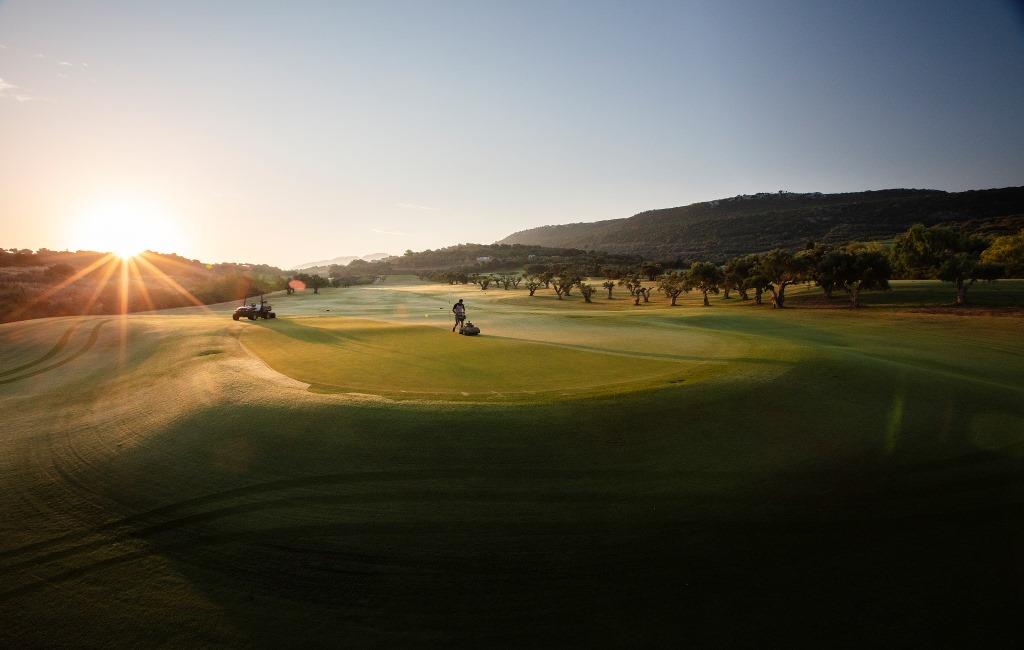 https://golftravelpeople.com/wp-content/uploads/2019/04/Costa-Navarino-Golf-Club-The-Bay-Course-15.jpg