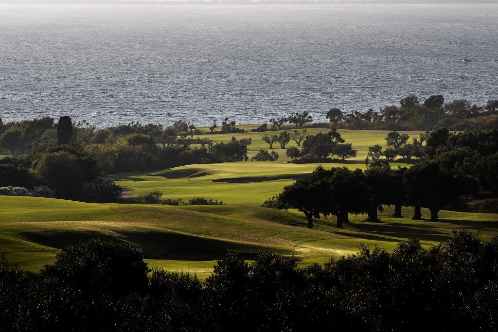 https://golftravelpeople.com/wp-content/uploads/2019/04/Costa-Navarino-Golf-Club-The-Bay-Course-17.jpg