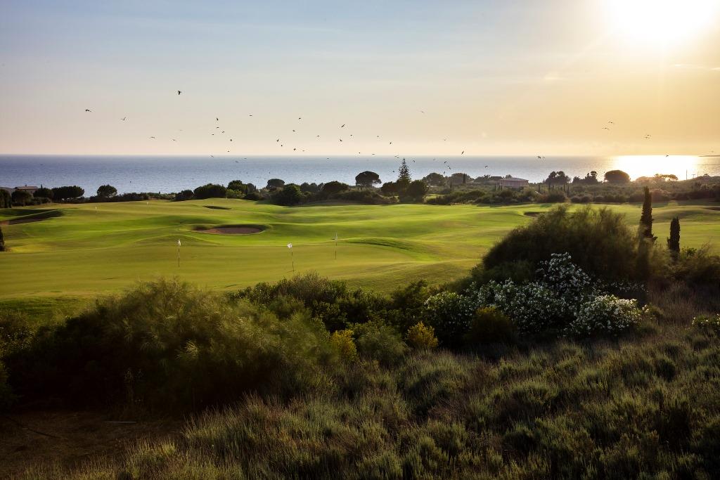 https://golftravelpeople.com/wp-content/uploads/2019/04/Costa-Navarino-Golf-Club-The-Dunes-Course-15.jpg
