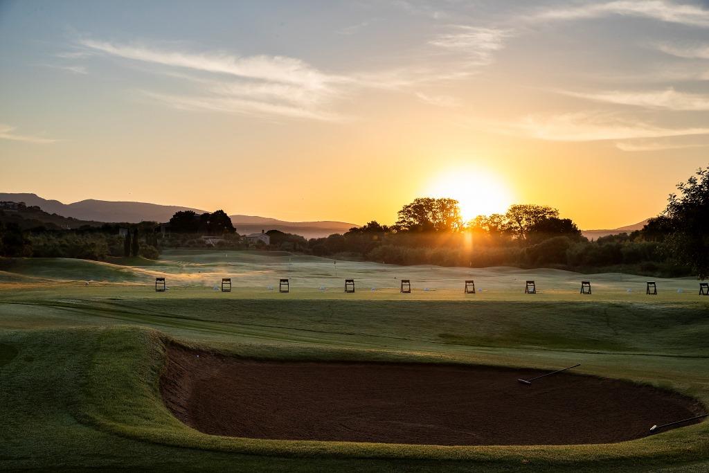 https://golftravelpeople.com/wp-content/uploads/2019/04/Costa-Navarino-Golf-Club-The-Dunes-Course-2.jpg