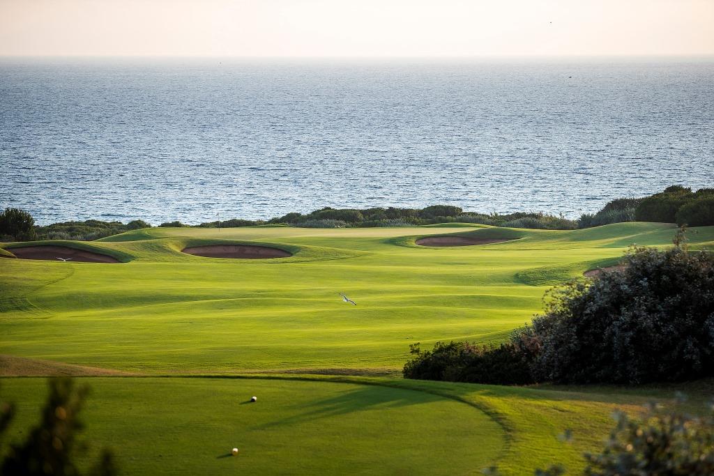 https://golftravelpeople.com/wp-content/uploads/2019/04/Costa-Navarino-Golf-Club-The-Dunes-Course-4.jpg