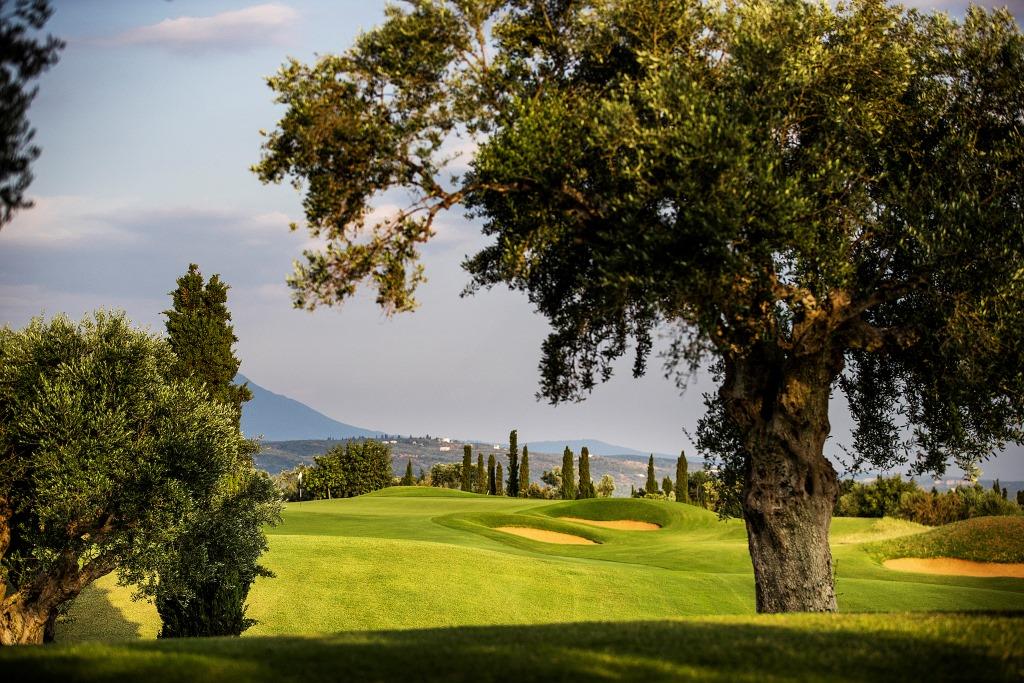 https://golftravelpeople.com/wp-content/uploads/2019/04/Costa-Navarino-Golf-Club-The-Dunes-Course-5.jpg