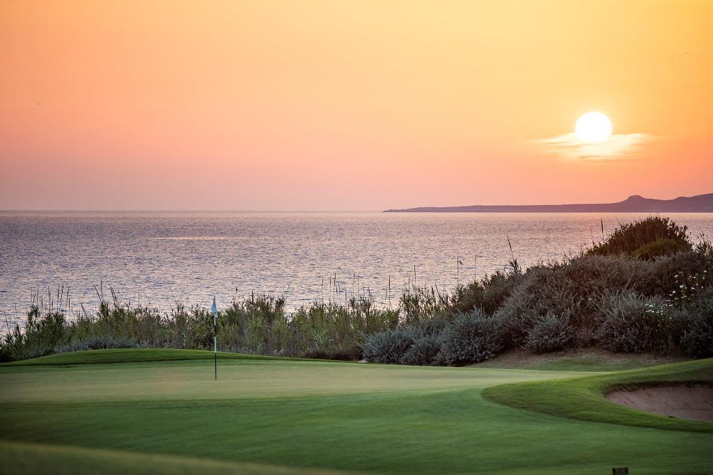 https://golftravelpeople.com/wp-content/uploads/2019/04/Costa-Navarino-Golf-Club-The-Dunes-Course-6.jpg