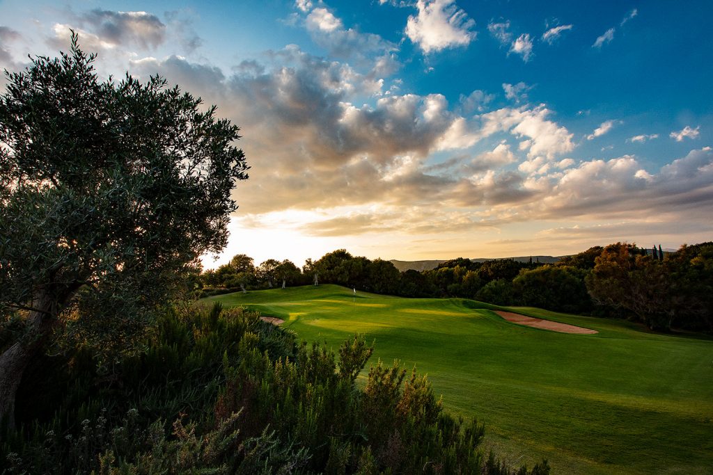 https://golftravelpeople.com/wp-content/uploads/2019/04/Costa-Navarino-Golf-Club-The-Dunes-Course-7-1024x683.jpg