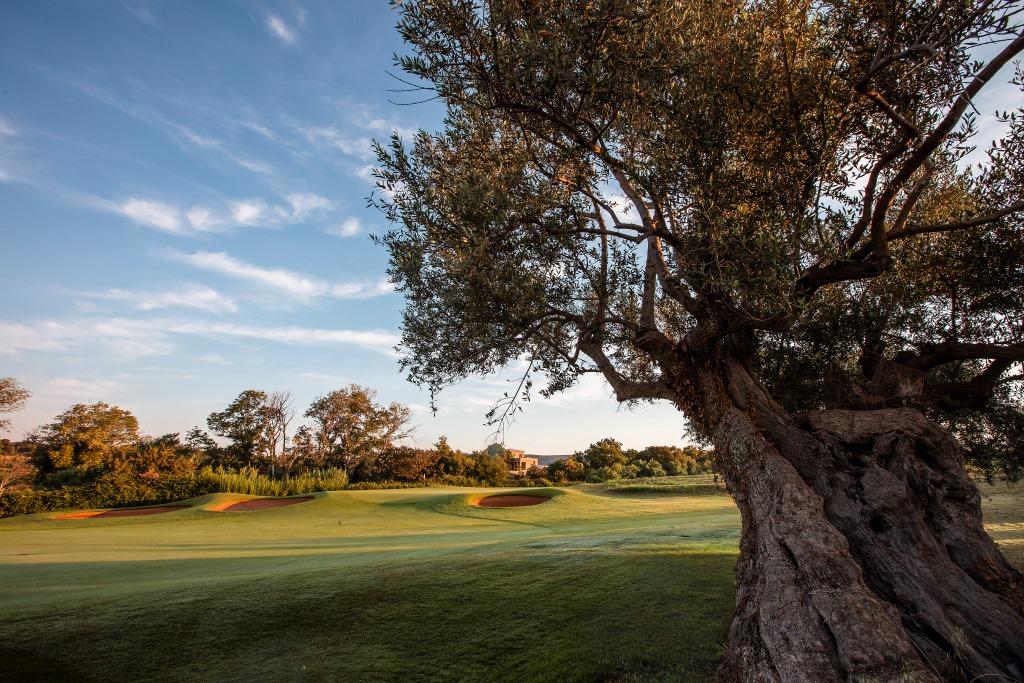 https://golftravelpeople.com/wp-content/uploads/2019/04/Costa-Navarino-Golf-Club-The-Dunes-Course-9.jpg