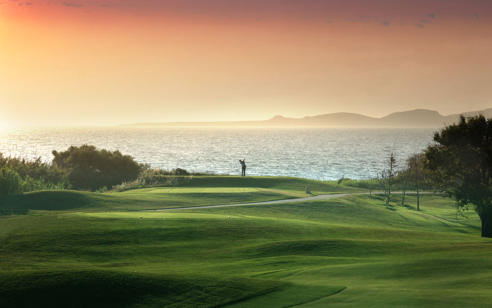 https://golftravelpeople.com/wp-content/uploads/2019/04/Costa-Navarino-Golf-The-Dunes-Course-13.jpg